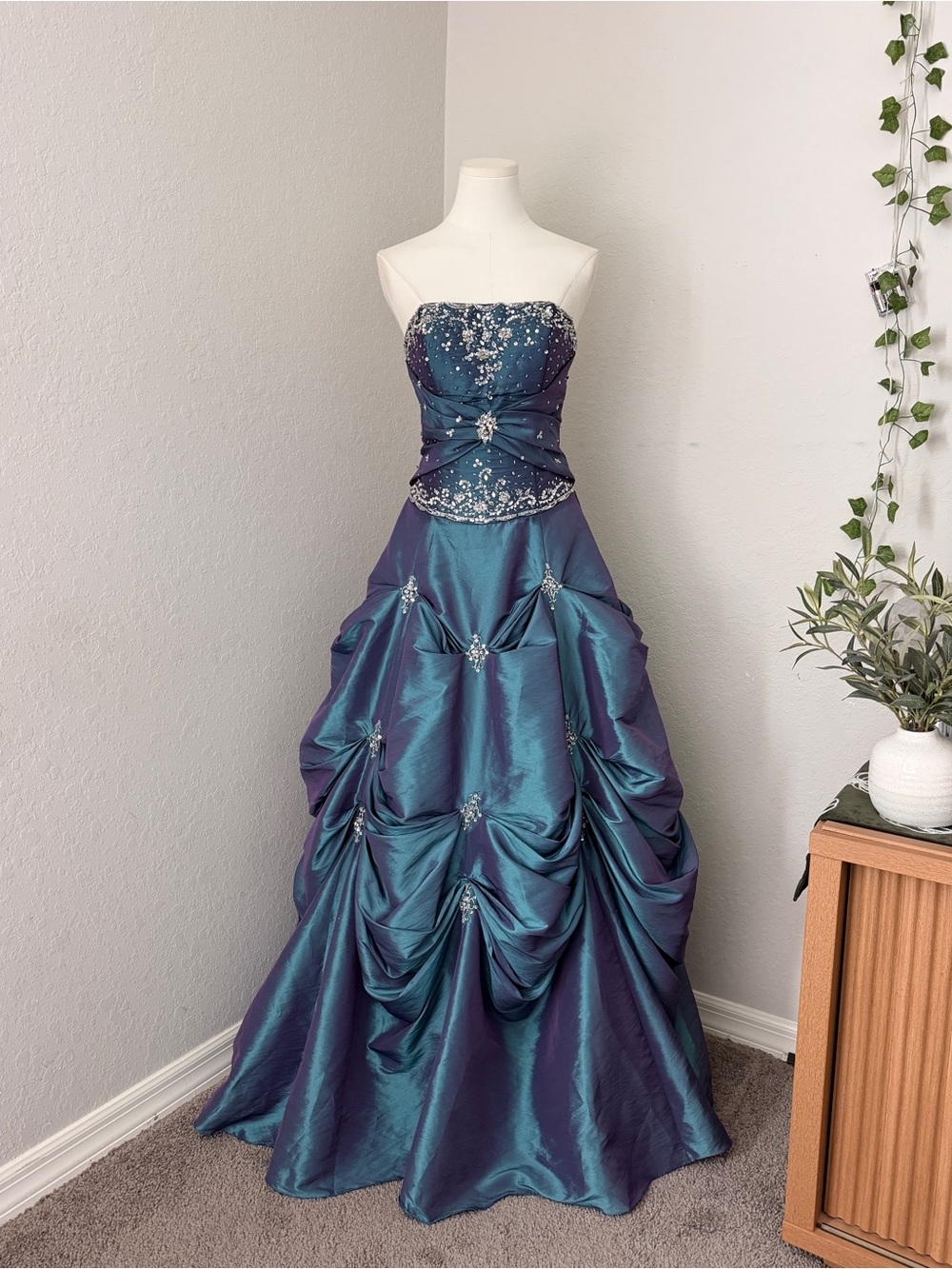 VTG 2000s Y2K Teal Iridescent Beaded Pick-Up Ball Gown Prom Dress